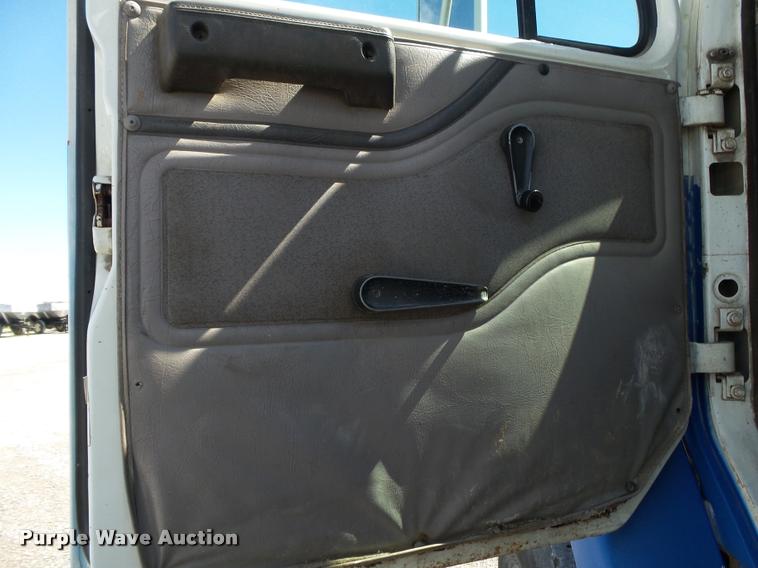 image for item DA2611 1998 International 2654 flatbed truck