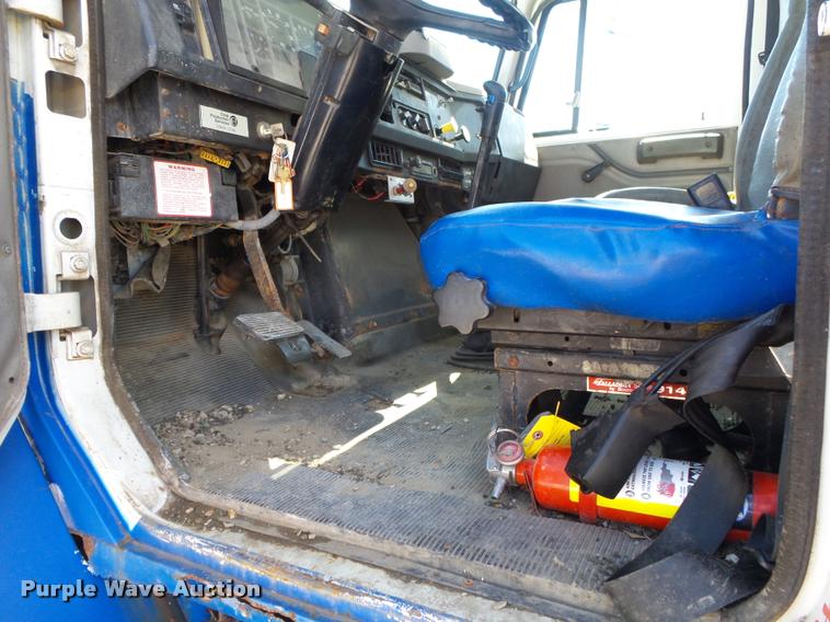 image for item DA2611 1998 International 2654 flatbed truck