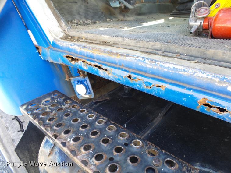 image for item DA2611 1998 International 2654 flatbed truck