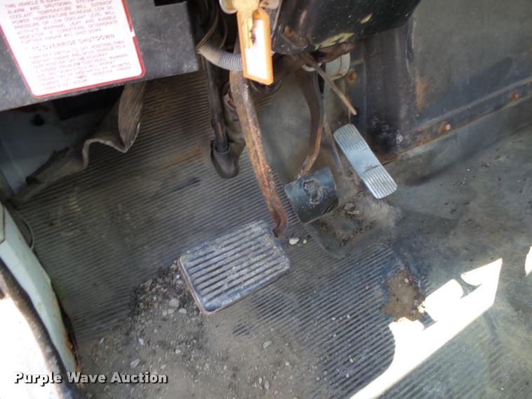 image for item DA2611 1998 International 2654 flatbed truck