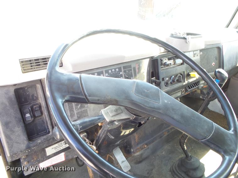 image for item DA2611 1998 International 2654 flatbed truck