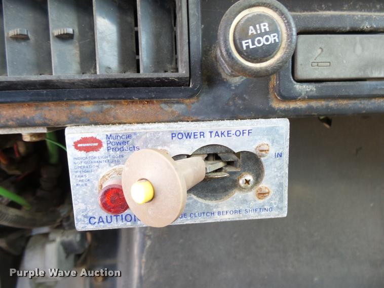 image for item DA2611 1998 International 2654 flatbed truck