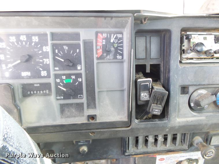 image for item DA2611 1998 International 2654 flatbed truck