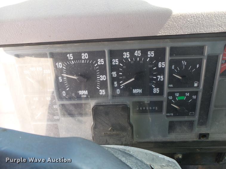 image for item DA2611 1998 International 2654 flatbed truck