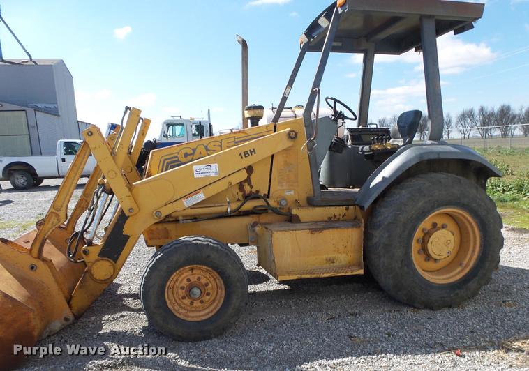 image for item DA2613 1997 Case 570L XT landscape tractor