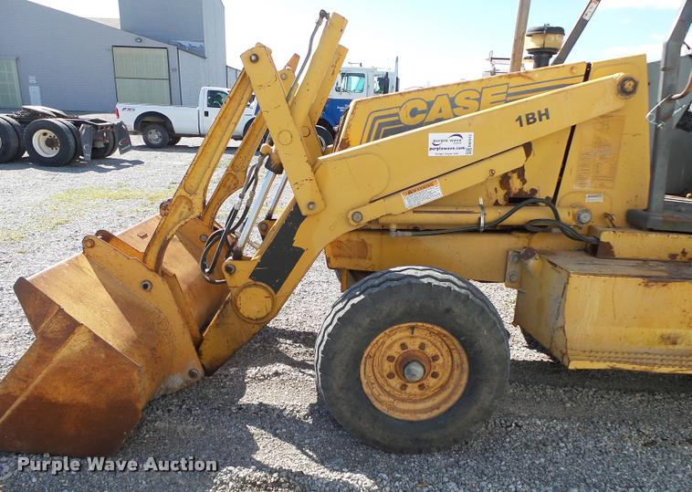 image for item DA2613 1997 Case 570L XT landscape tractor