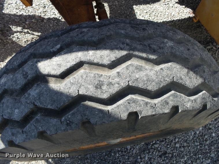 image for item DA2613 1997 Case 570L XT landscape tractor