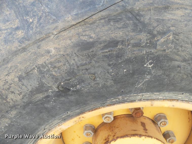 image for item DA2613 1997 Case 570L XT landscape tractor