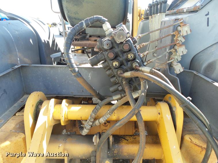 image for item DA2613 1997 Case 570L XT landscape tractor