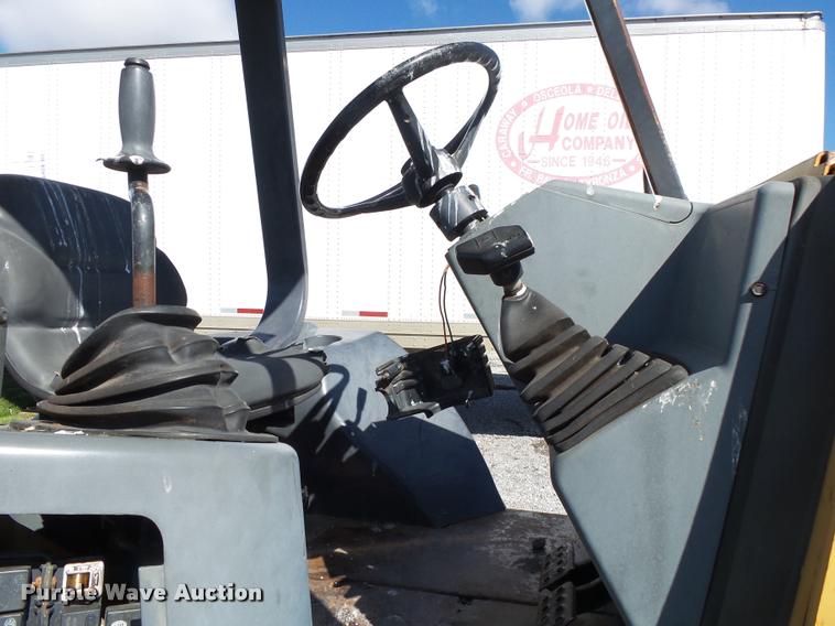 image for item DA2613 1997 Case 570L XT landscape tractor