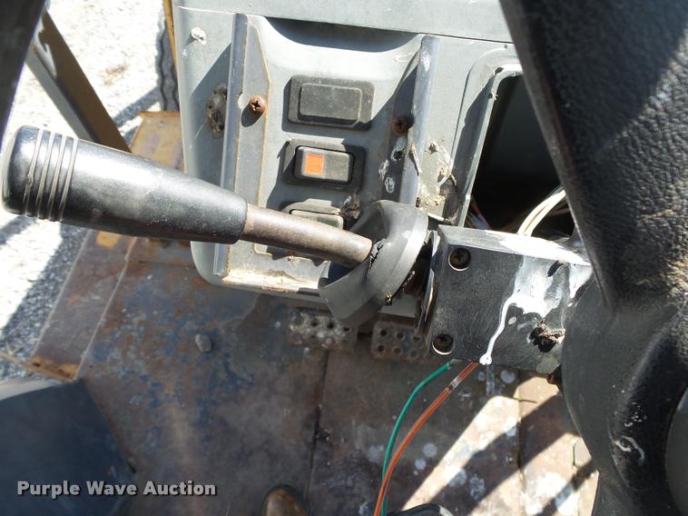 image for item DA2613 1997 Case 570L XT landscape tractor