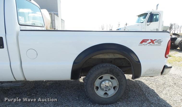 image for item DA2620 2006 Ford F250 Super Duty pickup truck
