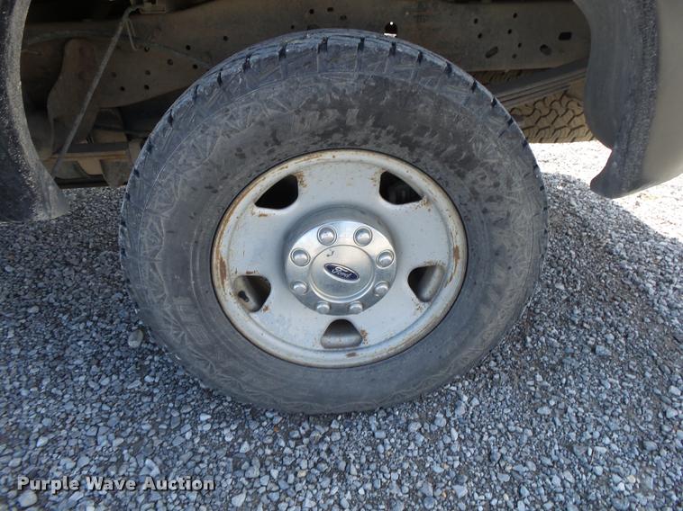 image for item DA2620 2006 Ford F250 Super Duty pickup truck