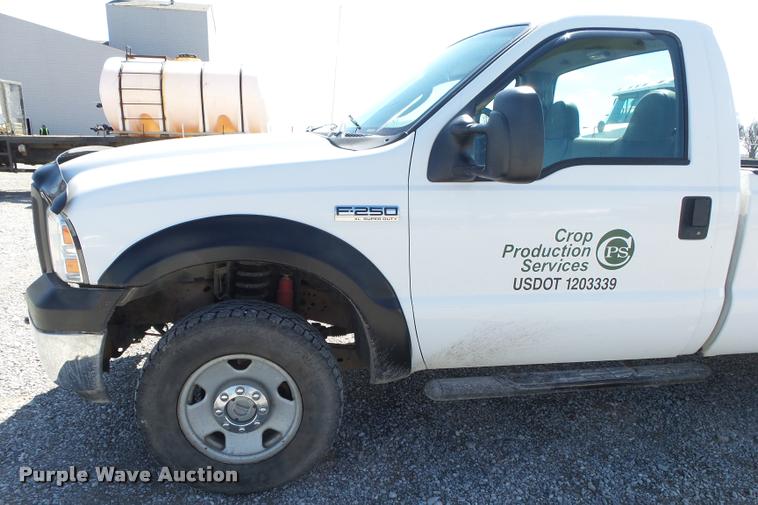 image for item DA2620 2006 Ford F250 Super Duty pickup truck