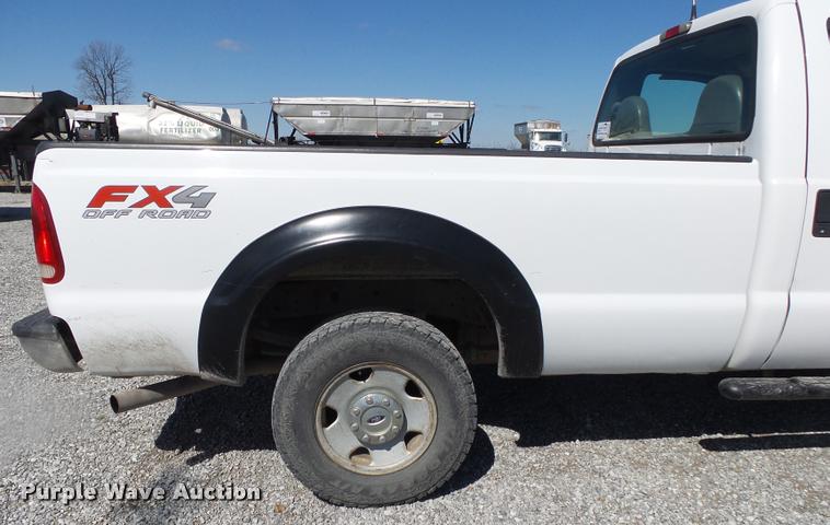 image for item DA2620 2006 Ford F250 Super Duty pickup truck