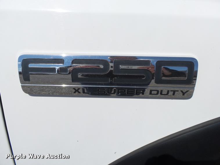 image for item DA2620 2006 Ford F250 Super Duty pickup truck