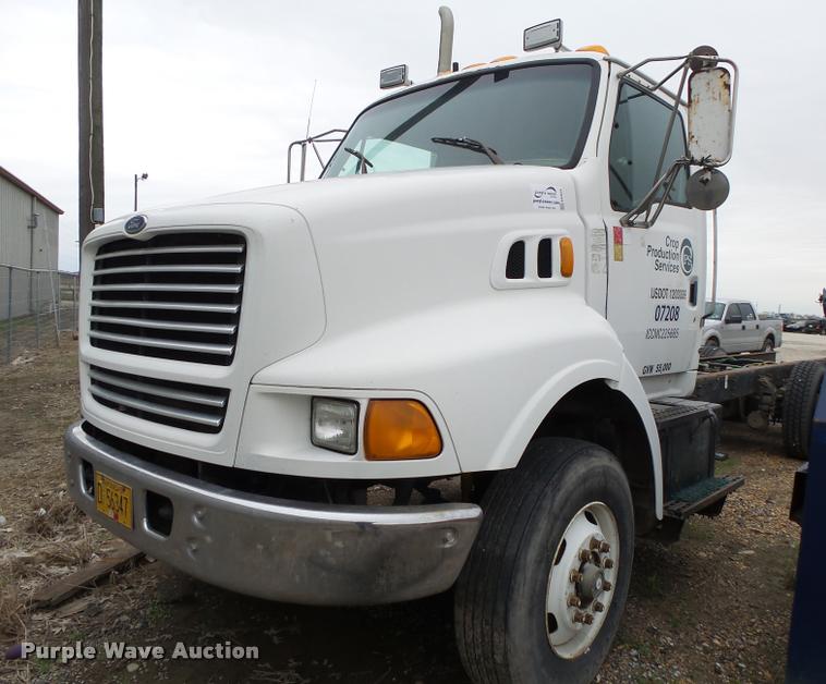 image for item DA2626 1998 Ford LT8513 Louisville 113 truck cab and chassis