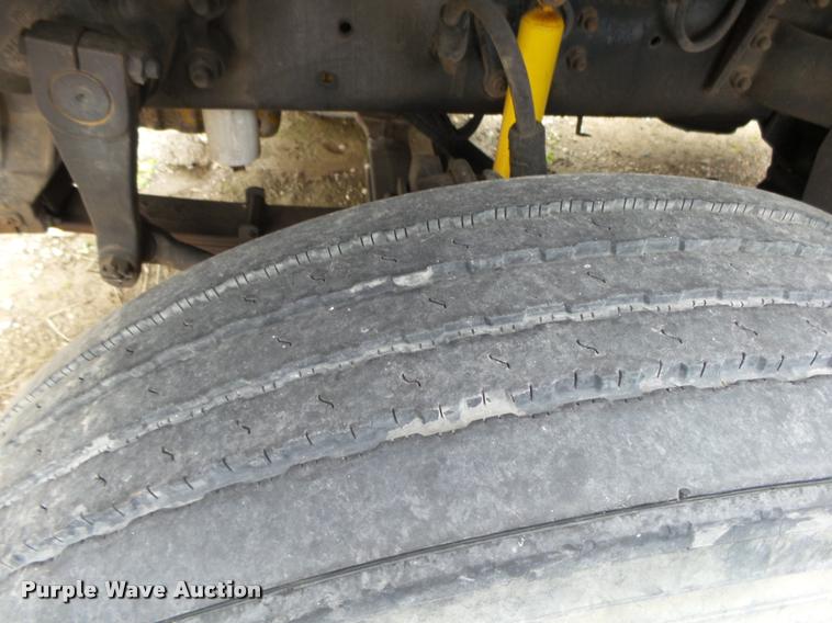 image for item DA2626 1998 Ford LT8513 Louisville 113 truck cab and chassis