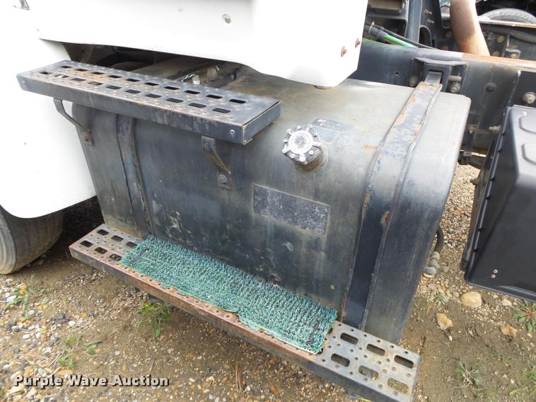 image for item DA2626 1998 Ford LT8513 Louisville 113 truck cab and chassis