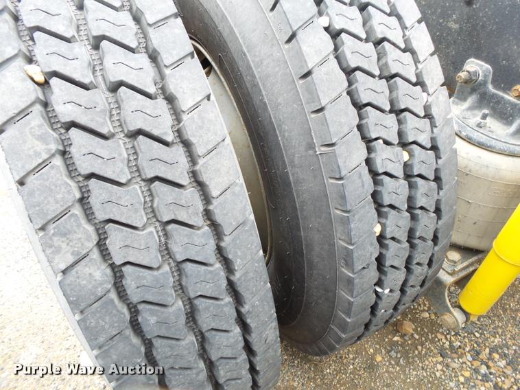 image for item DA2626 1998 Ford LT8513 Louisville 113 truck cab and chassis