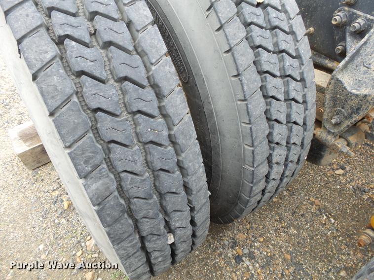 image for item DA2626 1998 Ford LT8513 Louisville 113 truck cab and chassis