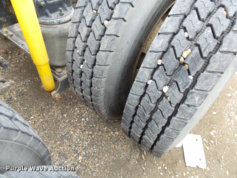 image for item DA2626 1998 Ford LT8513 Louisville 113 truck cab and chassis