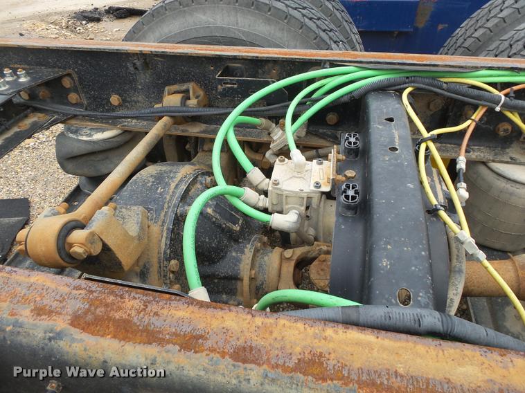 image for item DA2626 1998 Ford LT8513 Louisville 113 truck cab and chassis