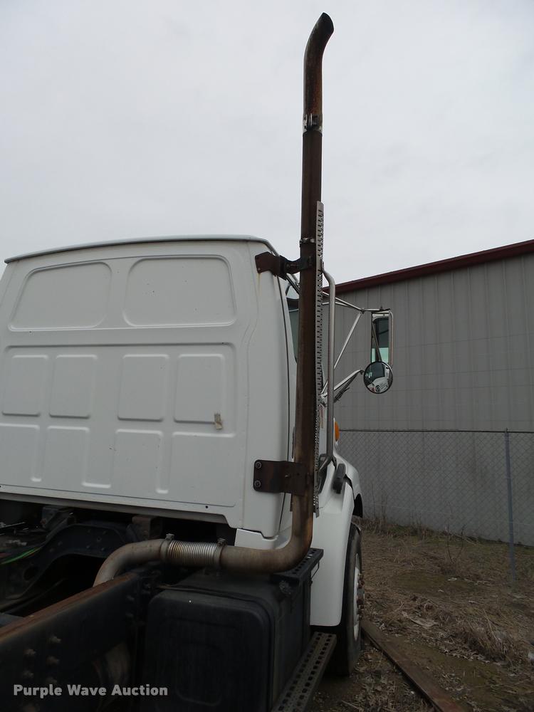 image for item DA2626 1998 Ford LT8513 Louisville 113 truck cab and chassis