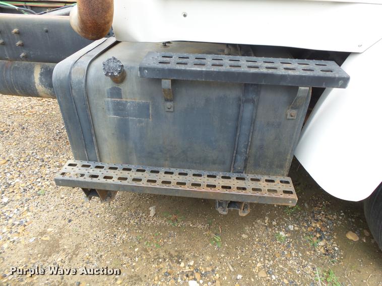 image for item DA2626 1998 Ford LT8513 Louisville 113 truck cab and chassis