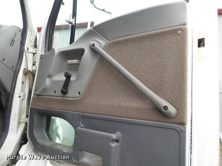 image for item DA2626 1998 Ford LT8513 Louisville 113 truck cab and chassis