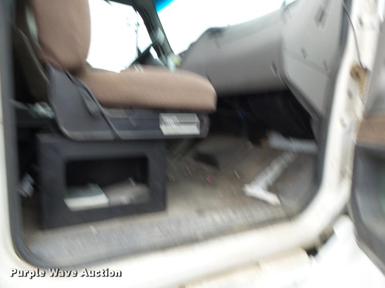 image for item DA2626 1998 Ford LT8513 Louisville 113 truck cab and chassis