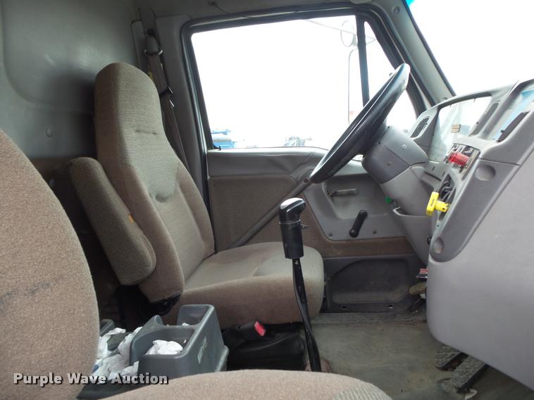 image for item DA2626 1998 Ford LT8513 Louisville 113 truck cab and chassis