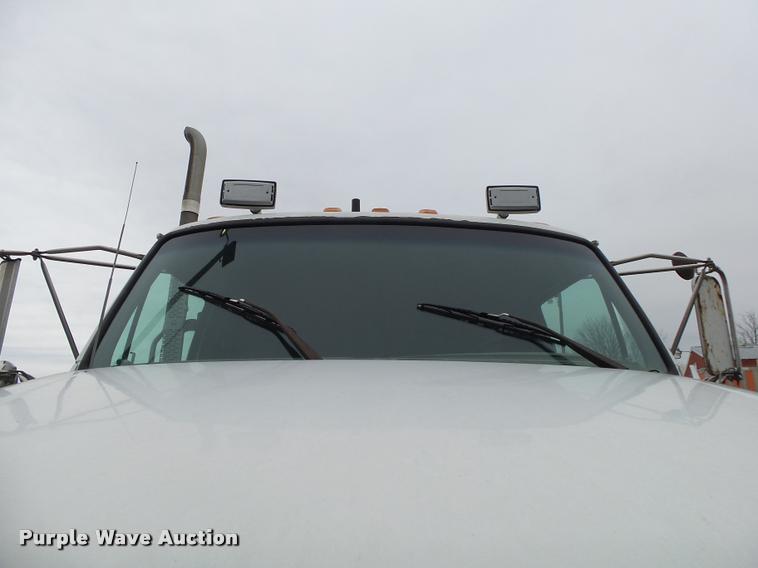 image for item DA2626 1998 Ford LT8513 Louisville 113 truck cab and chassis