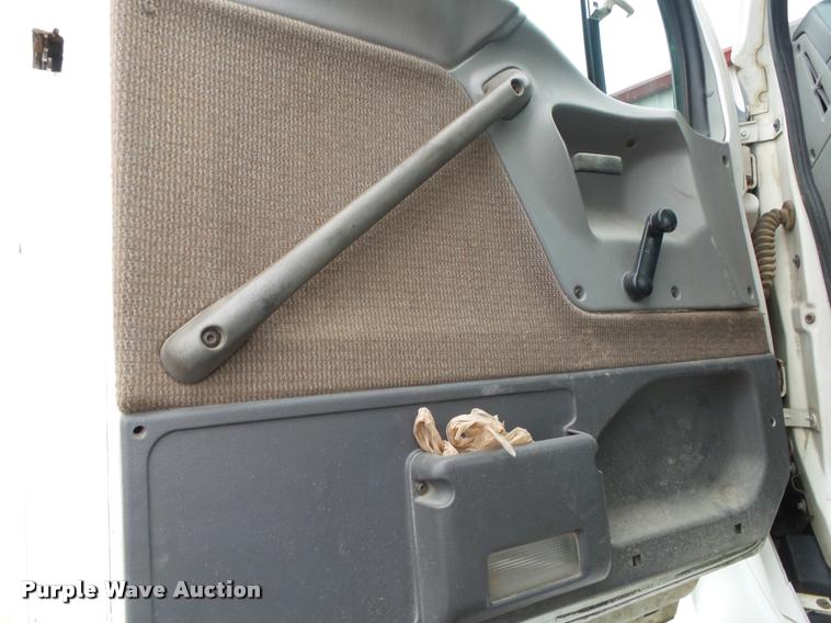 image for item DA2626 1998 Ford LT8513 Louisville 113 truck cab and chassis