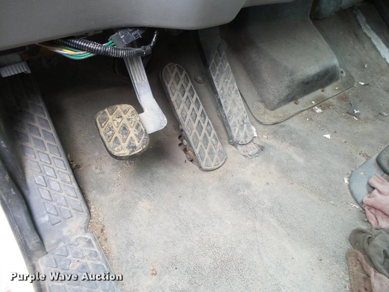 image for item DA2626 1998 Ford LT8513 Louisville 113 truck cab and chassis