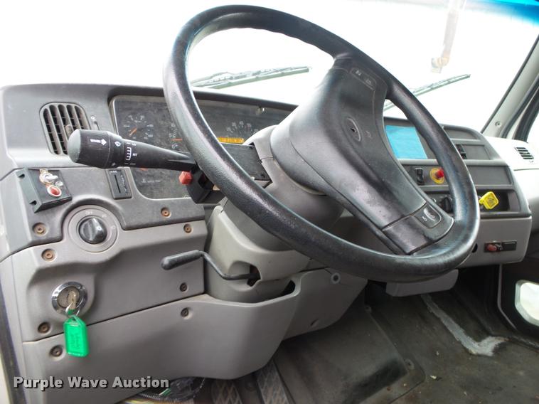 image for item DA2626 1998 Ford LT8513 Louisville 113 truck cab and chassis