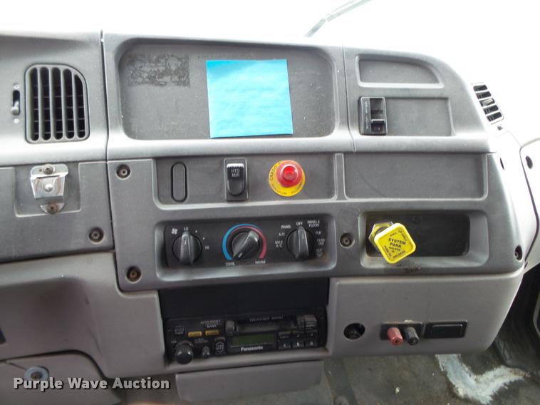 image for item DA2626 1998 Ford LT8513 Louisville 113 truck cab and chassis