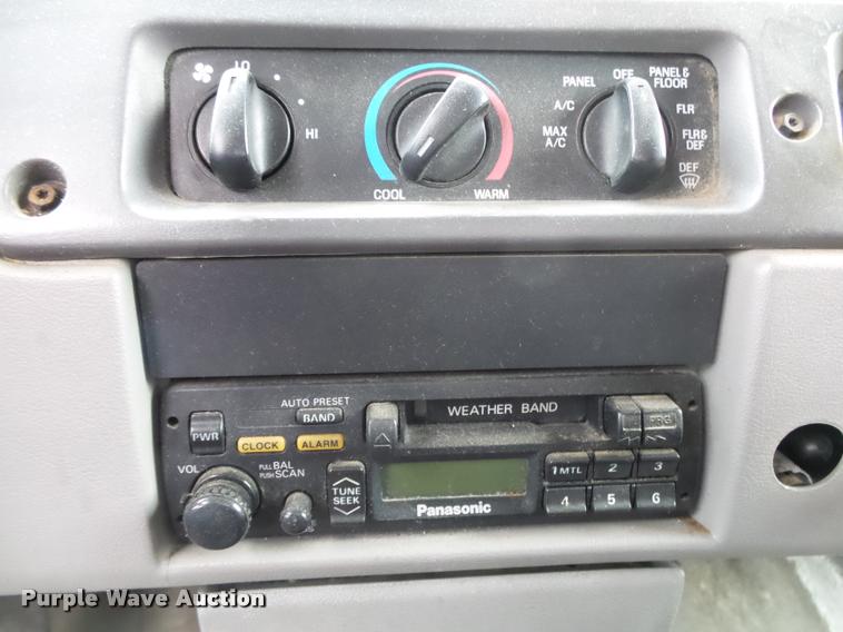 image for item DA2626 1998 Ford LT8513 Louisville 113 truck cab and chassis