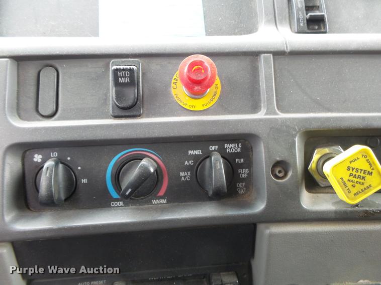 image for item DA2626 1998 Ford LT8513 Louisville 113 truck cab and chassis