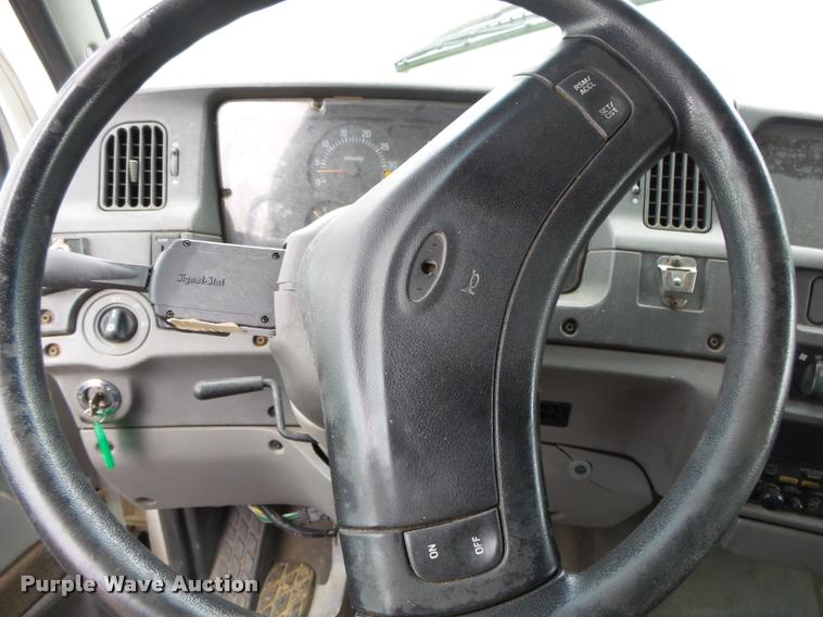 image for item DA2626 1998 Ford LT8513 Louisville 113 truck cab and chassis