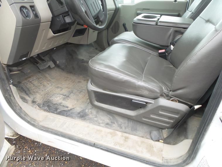 image for item DA2628 2010 Ford F250 Super Duty pickup truck