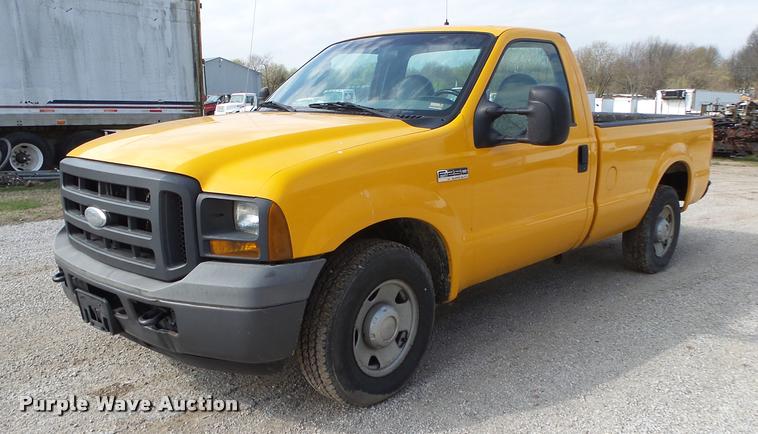 image for item DA2645 2005 Ford F250 pickup truck