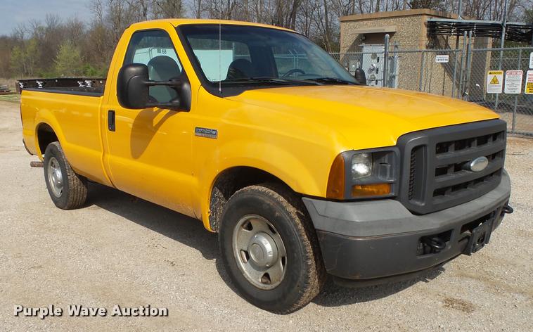 image for item DA2645 2005 Ford F250 pickup truck