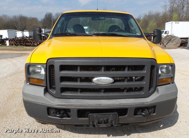 image for item DA2645 2005 Ford F250 pickup truck