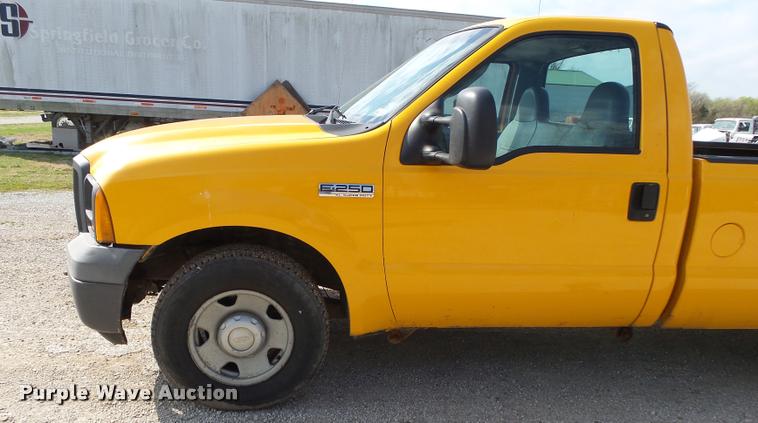 image for item DA2645 2005 Ford F250 pickup truck