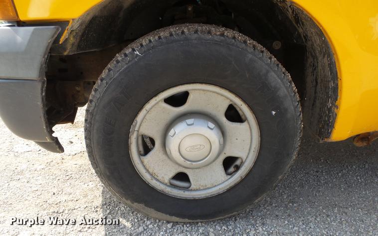 image for item DA2645 2005 Ford F250 pickup truck