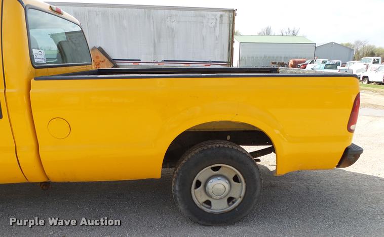image for item DA2645 2005 Ford F250 pickup truck