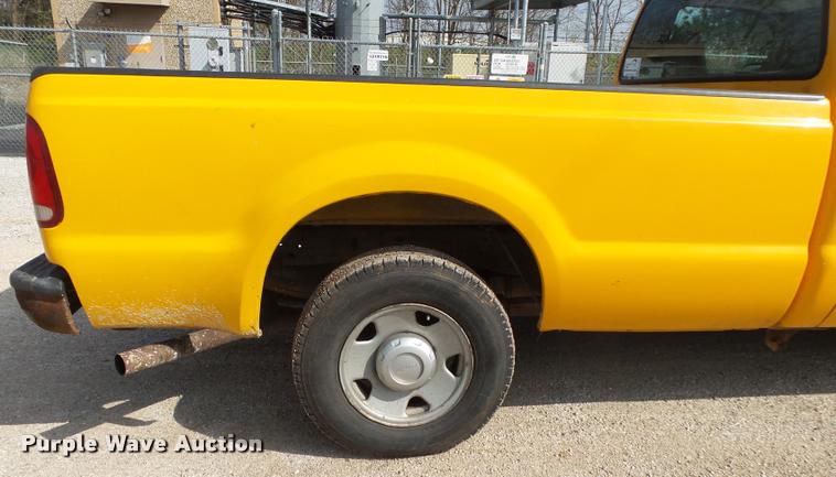 image for item DA2645 2005 Ford F250 pickup truck