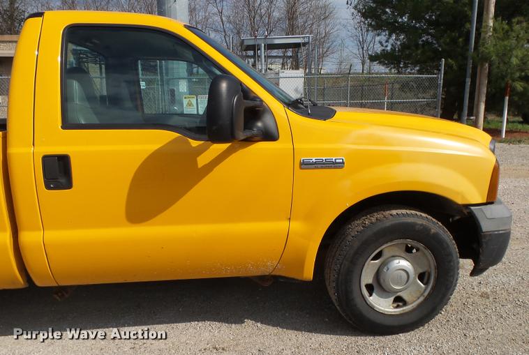 image for item DA2645 2005 Ford F250 pickup truck