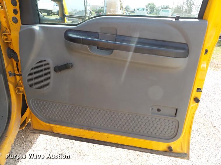 image for item DA2645 2005 Ford F250 pickup truck